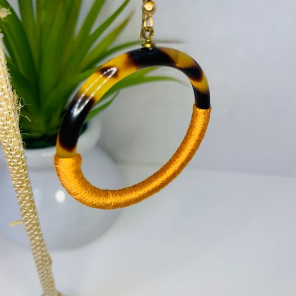 LISA AUGUST Vegan Tortoise Orange Hoop Earrings - Picture 2 of 5